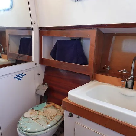 Boat & Breakfast Botel