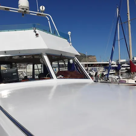Boat & Breakfast Botel *