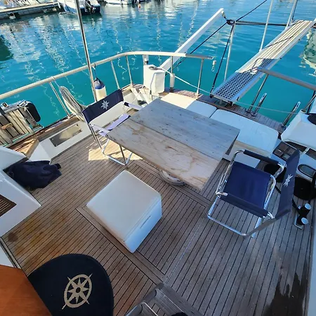 Botel Boat & Breakfast Palermo