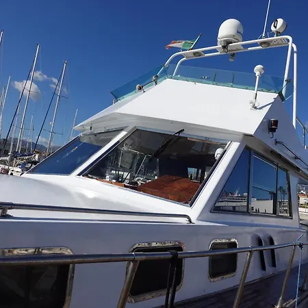 Boat & Breakfast Hotel na wodzie Palermo